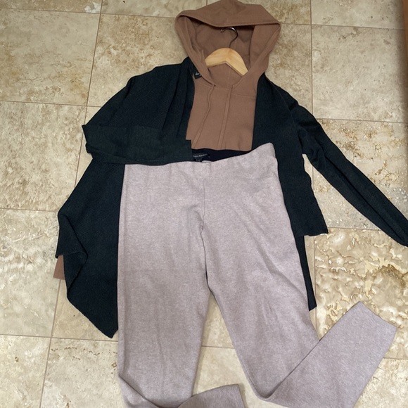 Banana Republic lounge pant. Medium tall. - Picture 5 of 8